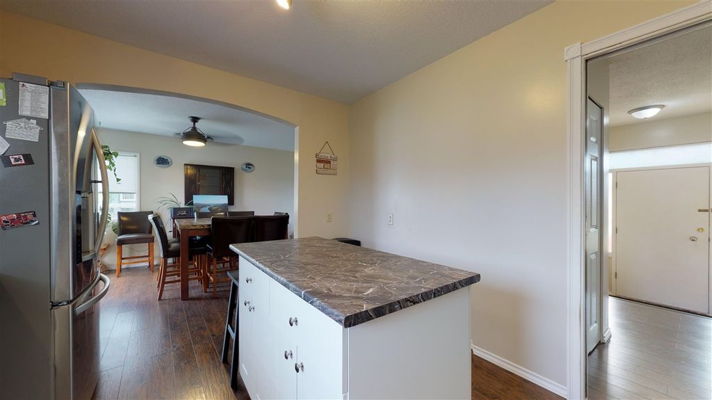 listing image 1103689075893456505