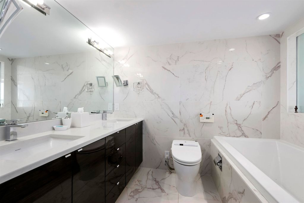 listing image 1106759079137304954