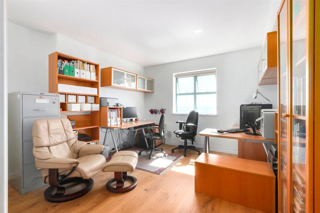 listing image 1108272890542884584