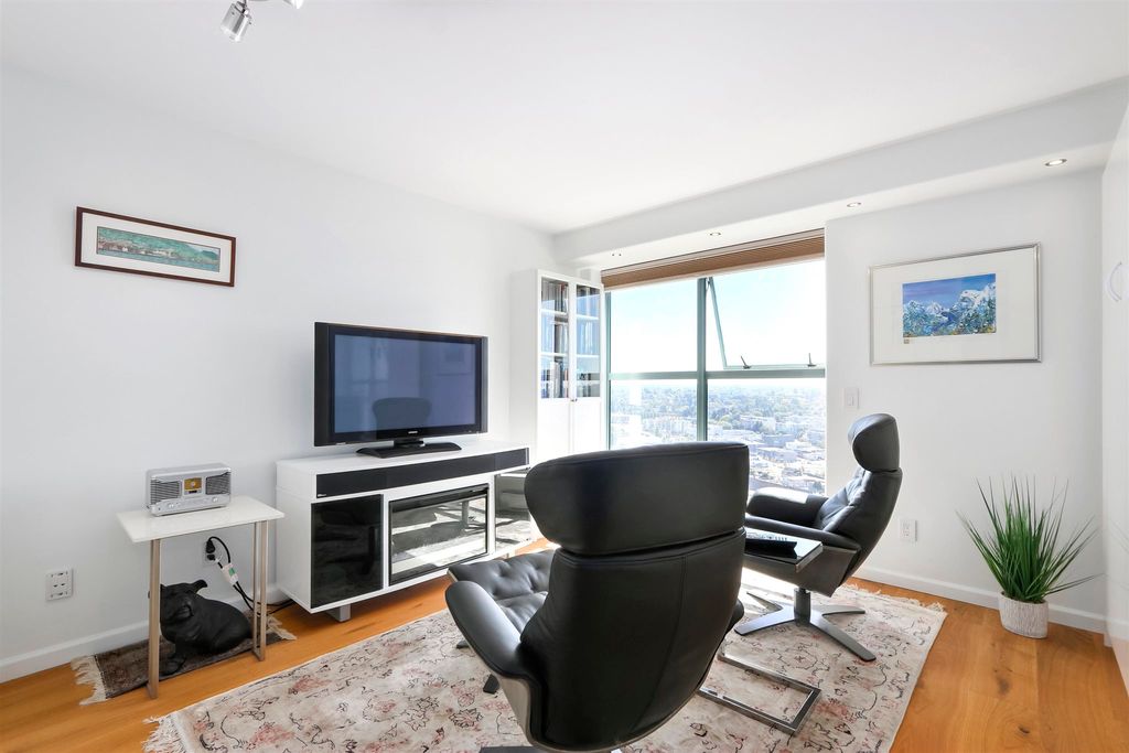 listing image 1105958014486392832