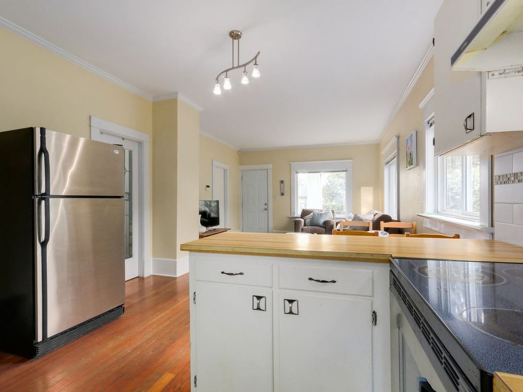 listing image 1102570178139480527