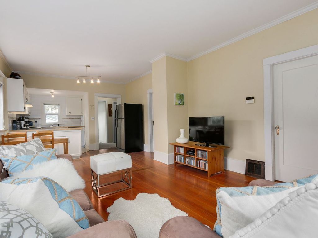 listing image 1100242326318102744