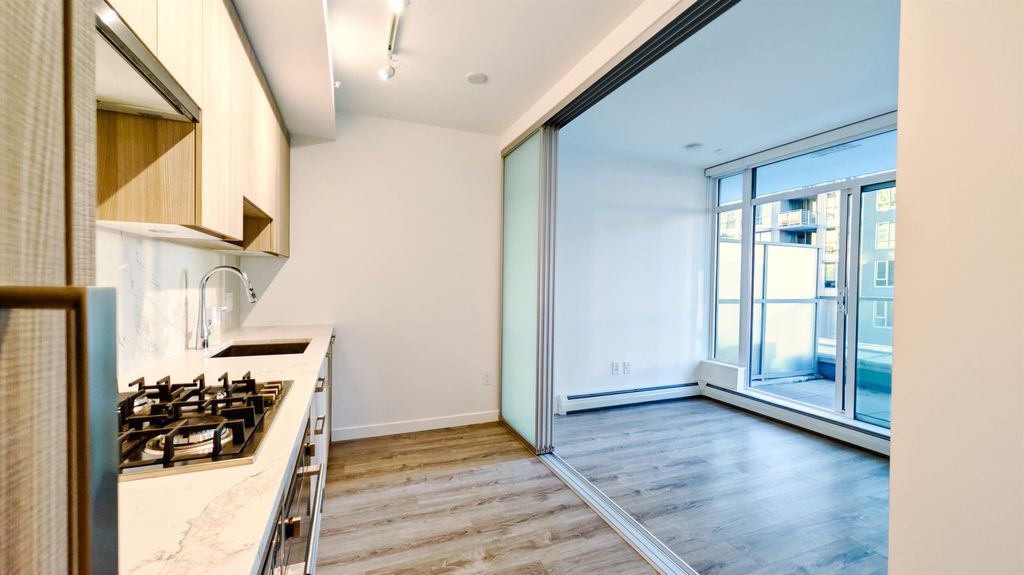 listing image 1102497572823657604