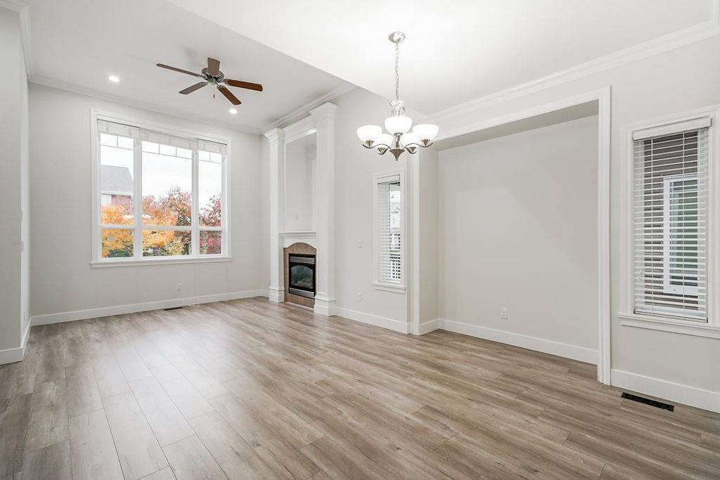 listing image 1105097591728432130