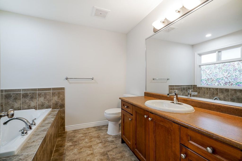 listing image 1100471824541656107