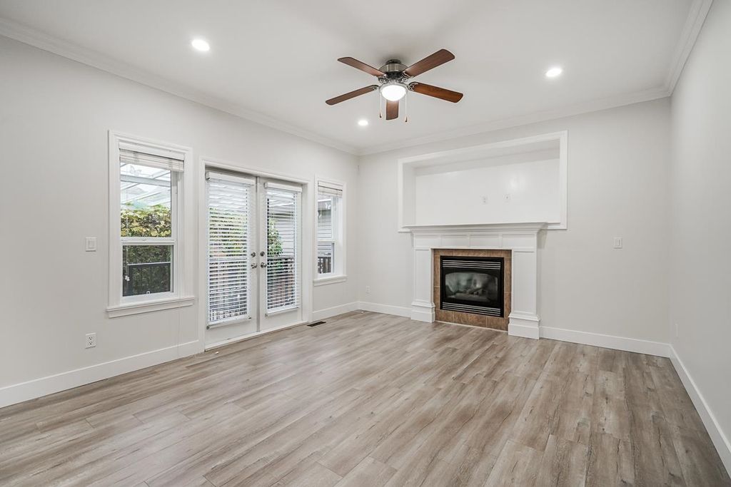 listing image 1100336420929176833