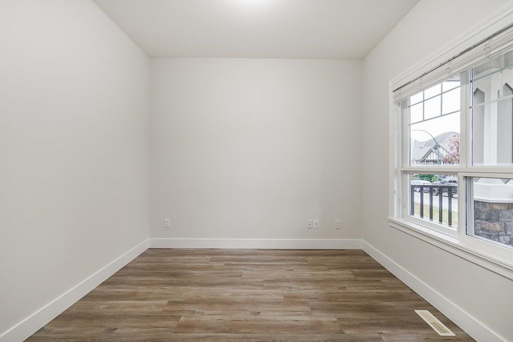 listing image 1100894497303394654