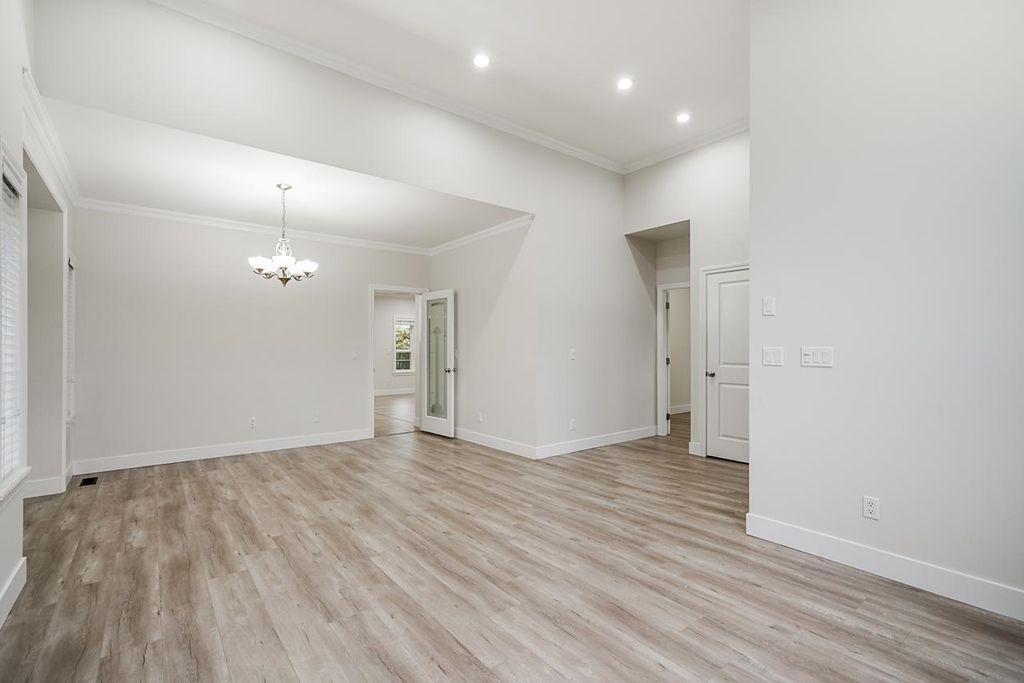 listing image 1100783771843673233