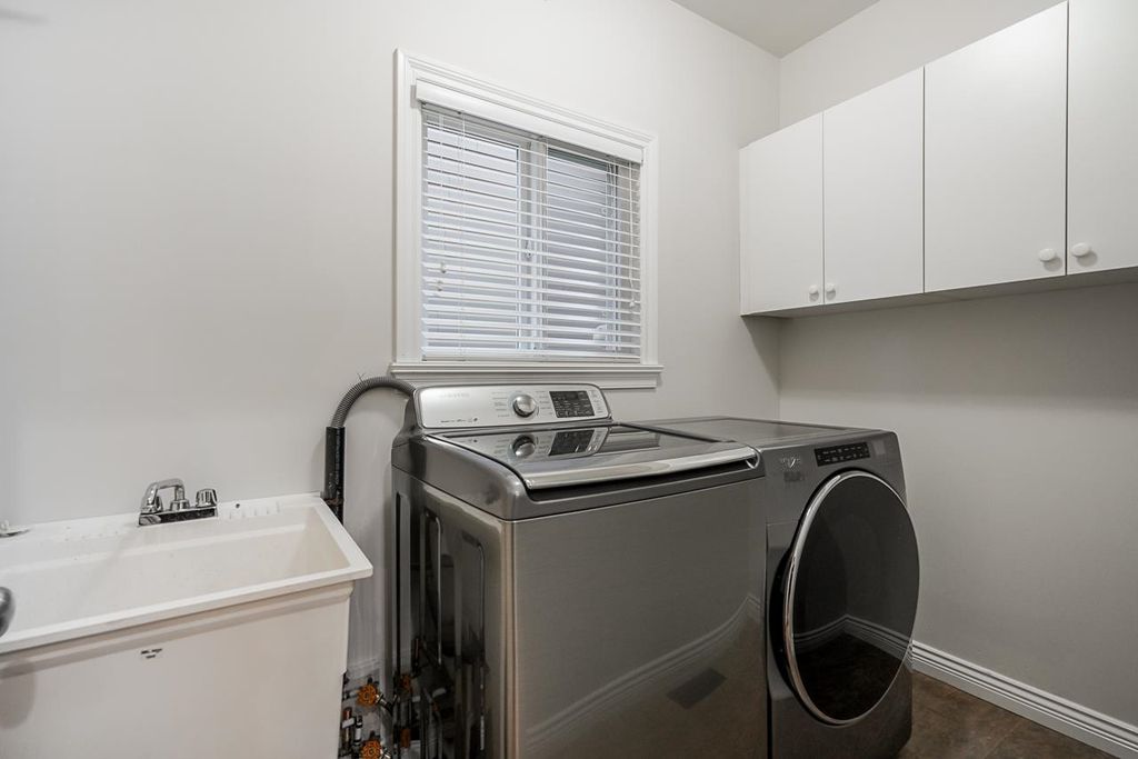 listing image 1100693258046994419