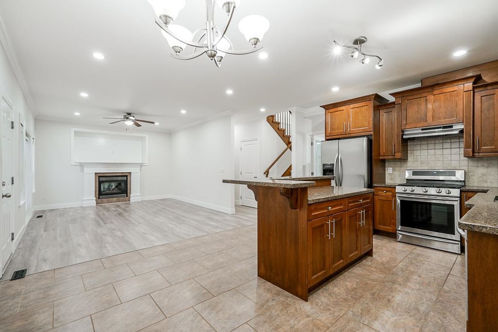 listing image 1102448834178645734