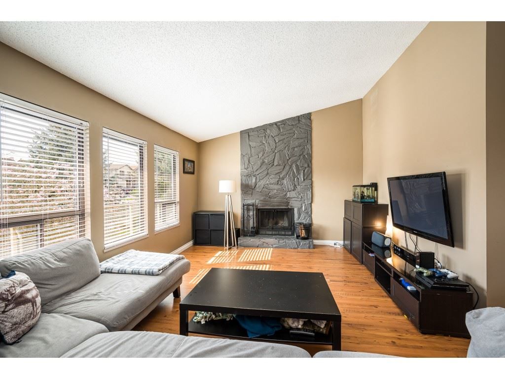 listing image 1105893994031230529