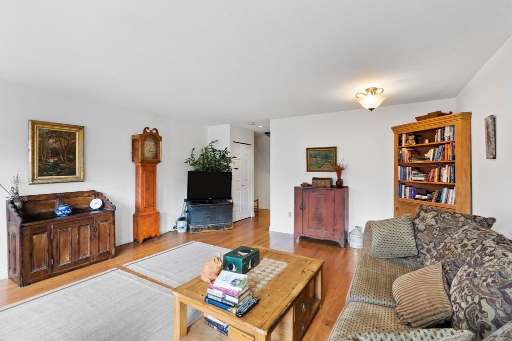 listing image 1107202064943743876