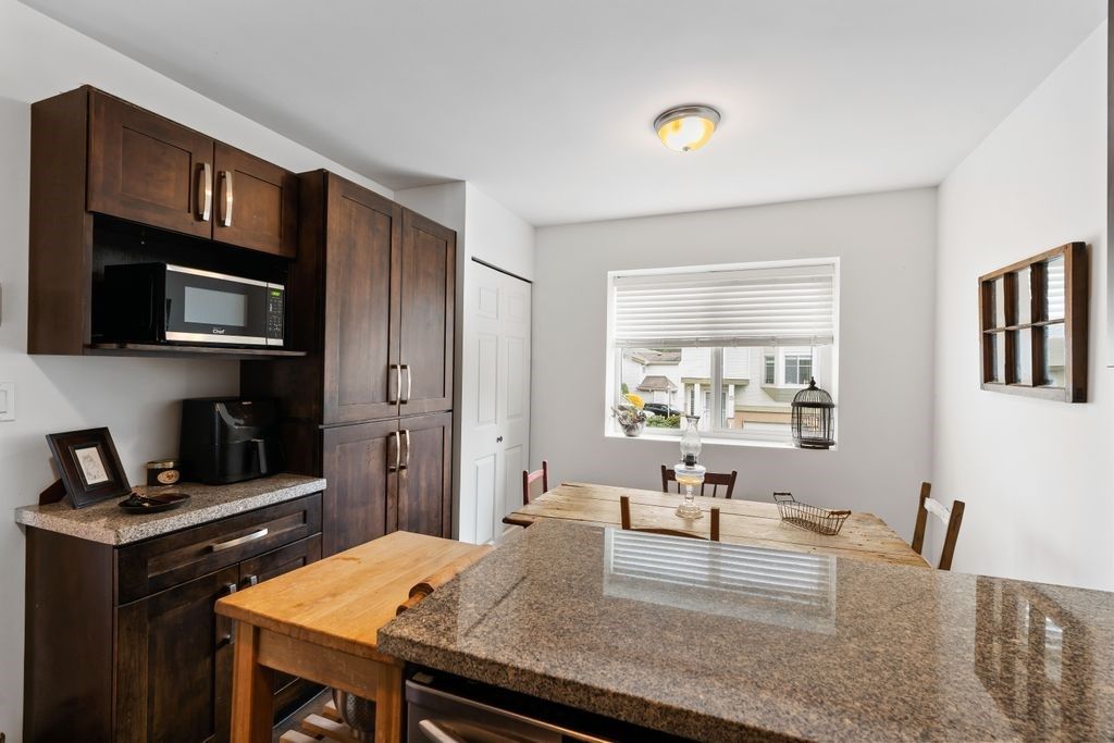 listing image 1102985660991814845