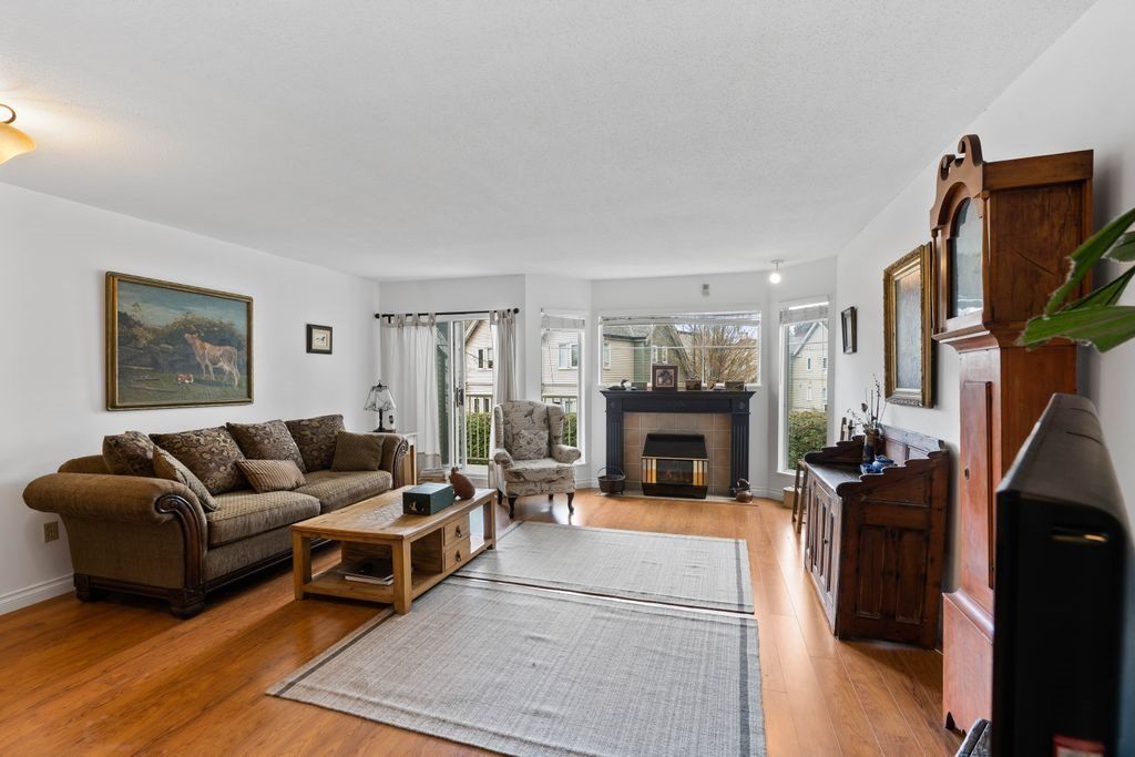 listing image 1102466281402450512