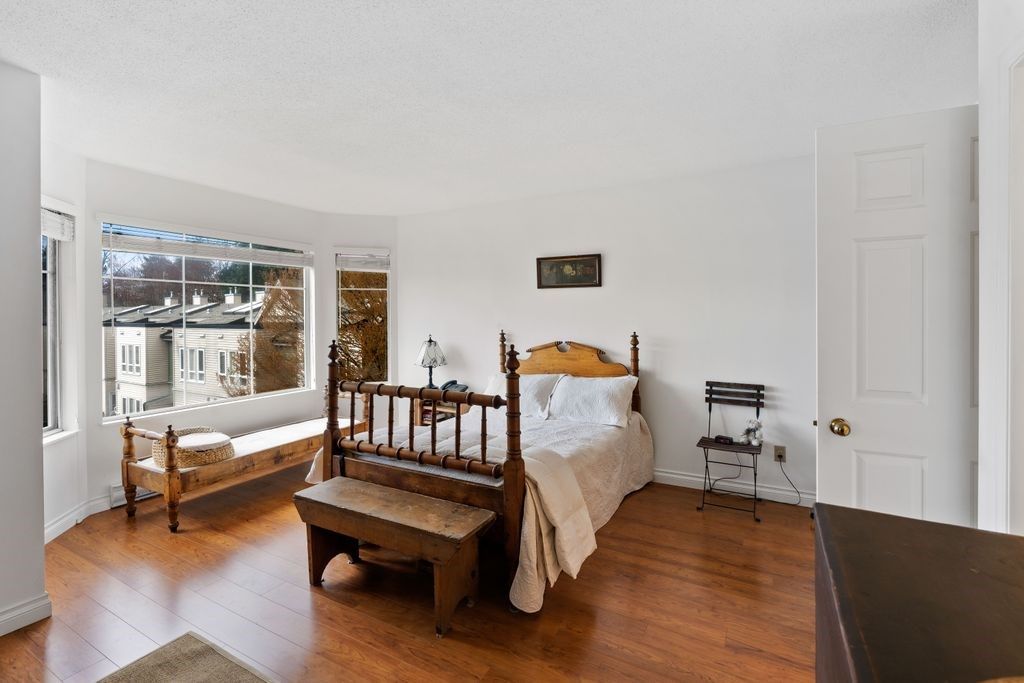 listing image 1101600721151418534