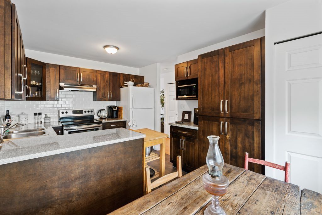 listing image 1101891231376831837