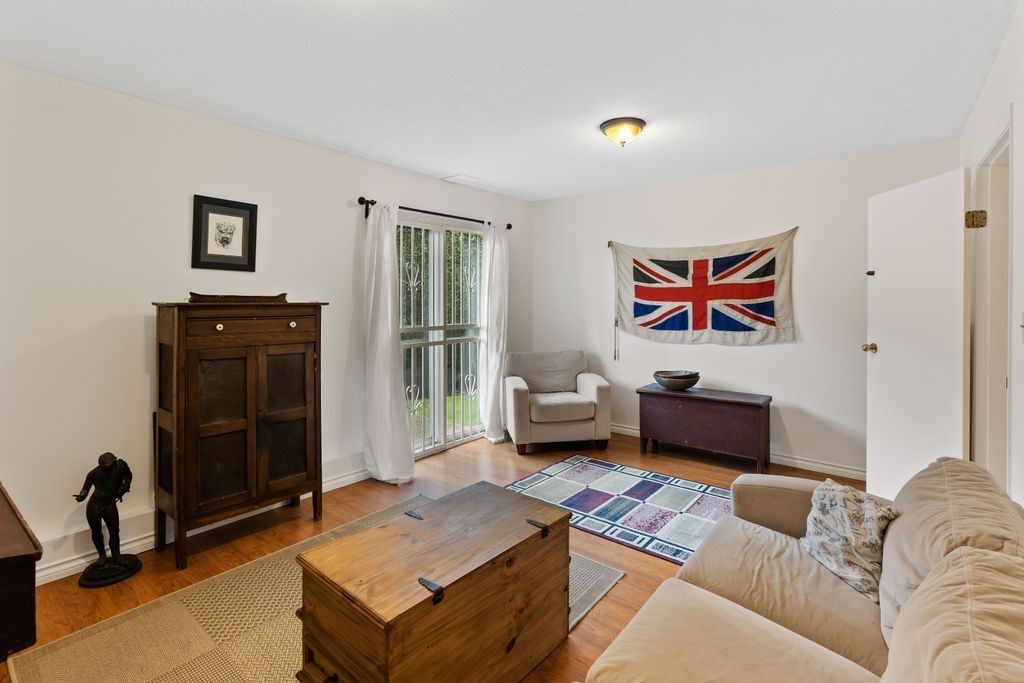 listing image 1101690321975903007