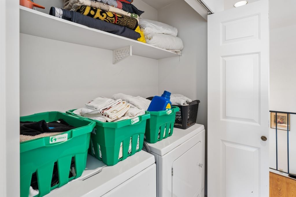 listing image 1106938463218710258