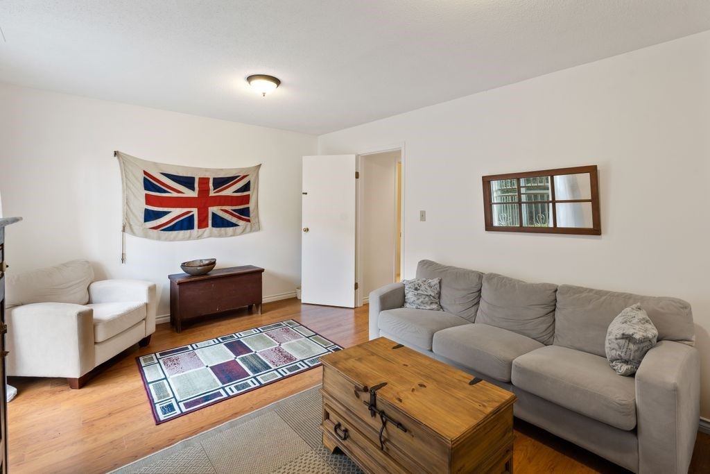 listing image 1109211462263578664