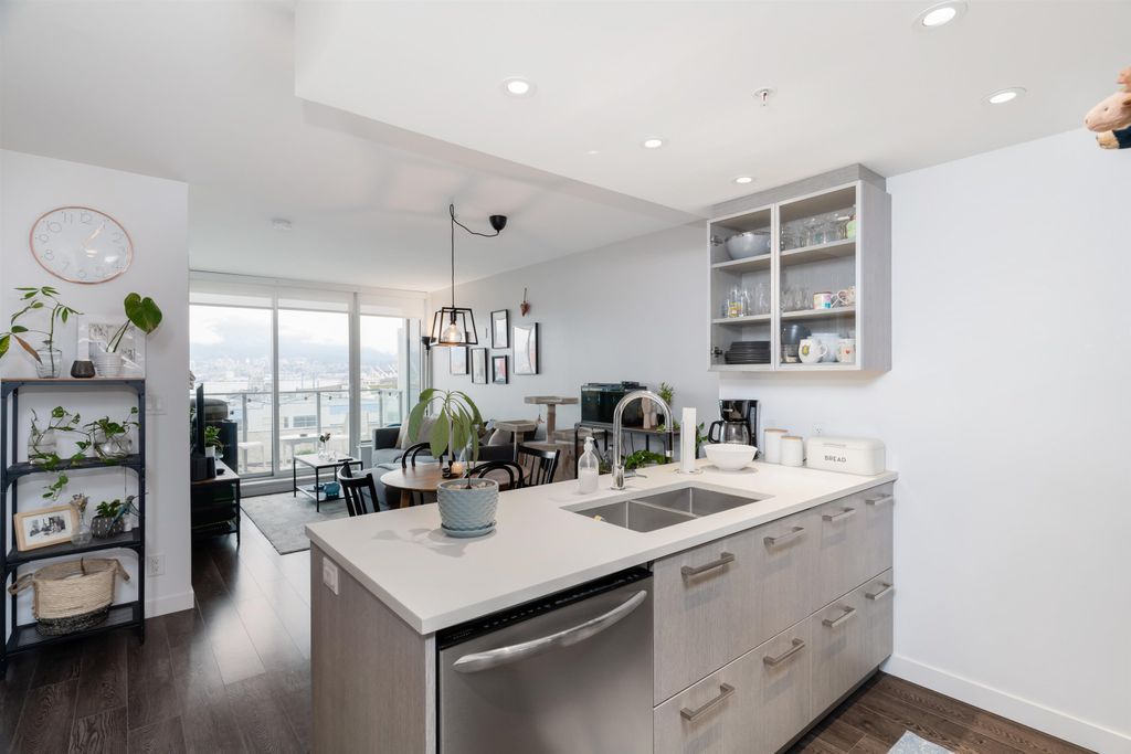 listing image 1109979751772895473
