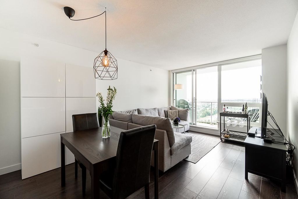 listing image 1106127646984732989