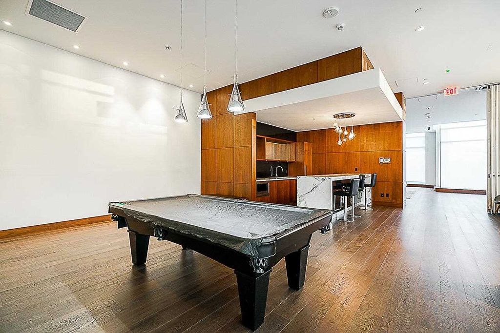 listing image 1106997837886292936