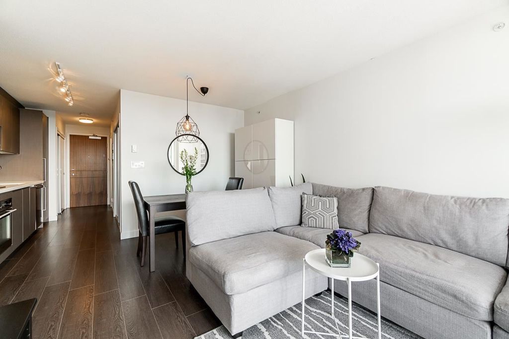 listing image 1100470129384000584