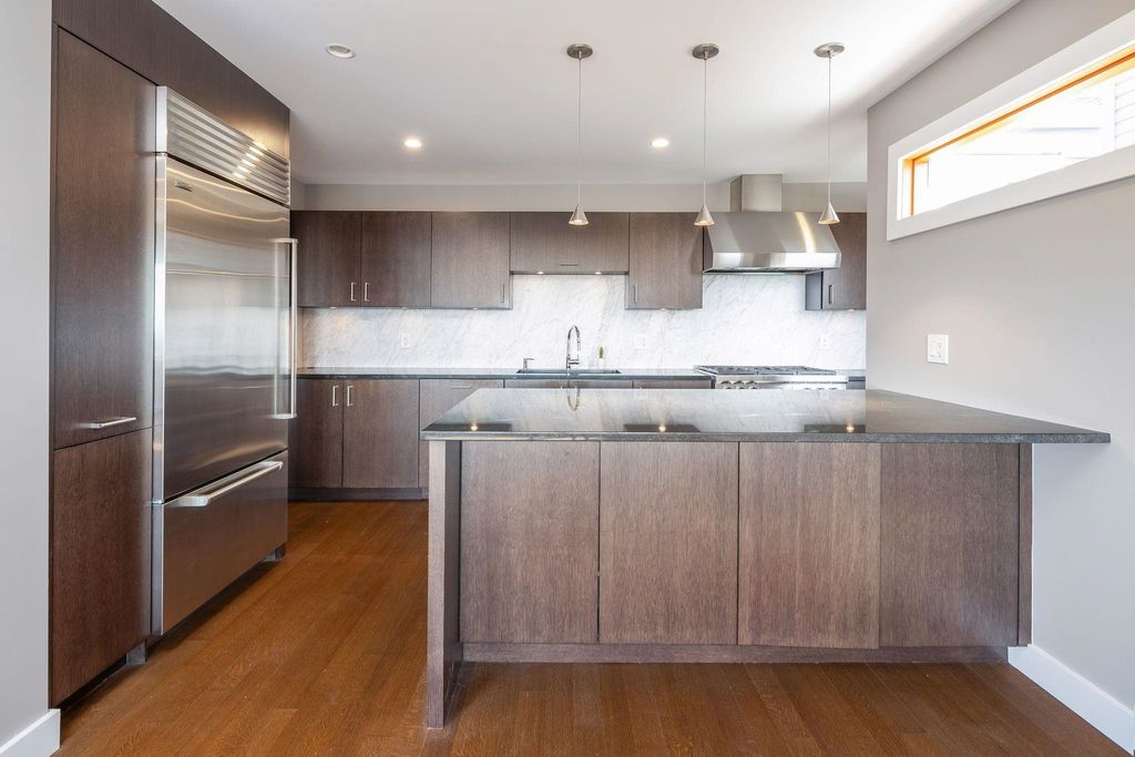 listing image 1101064714526678310