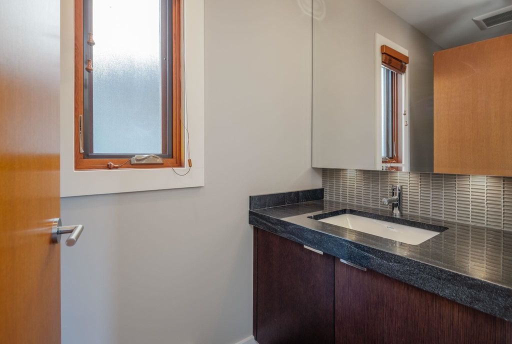 listing image 1106549925753266646
