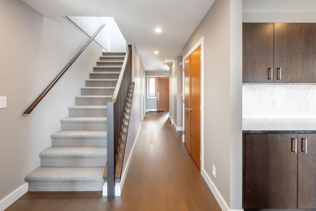 listing image 1108531997561624201