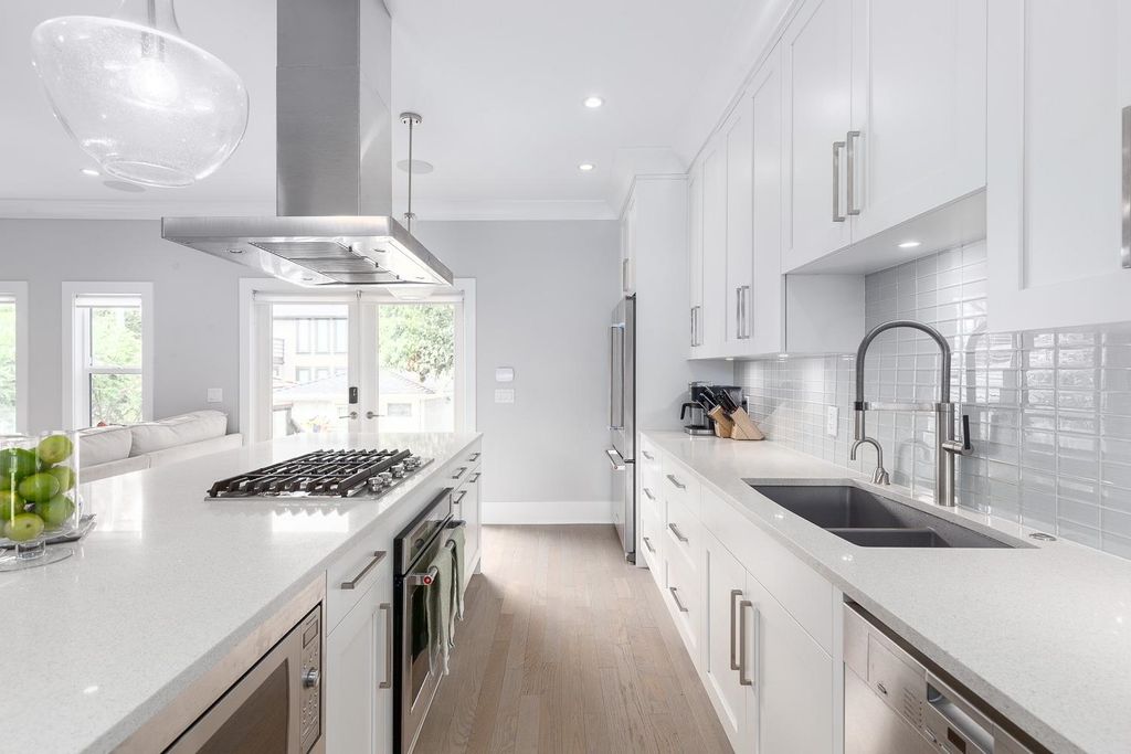 listing image 1109858847340171824