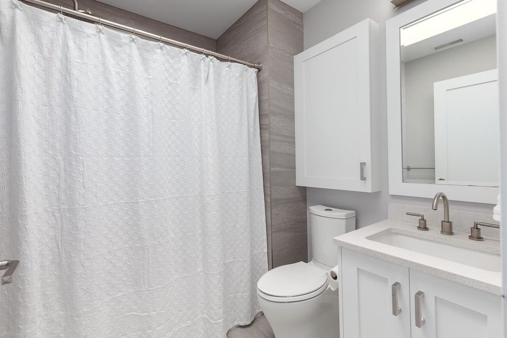 listing image 1102975817645730389
