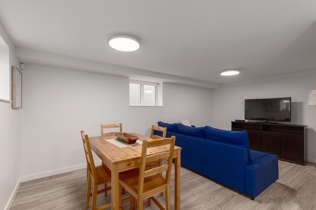 listing image 1103652657726945652