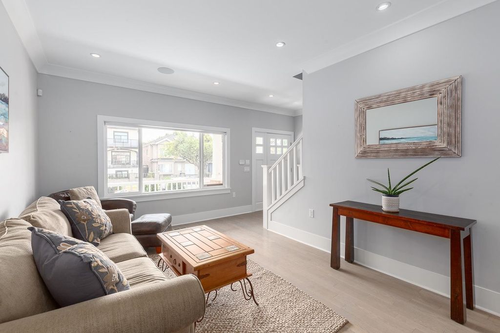 listing image 1103753276236910682