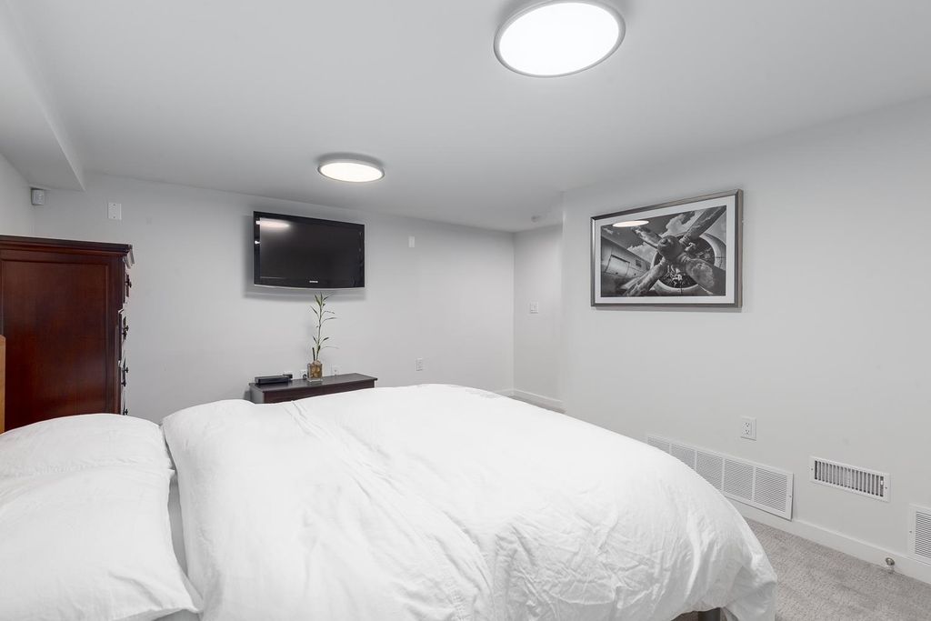 listing image 1106117659394507924