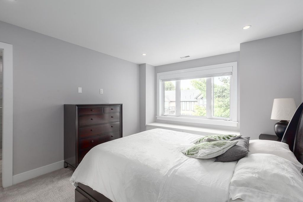 listing image 1107660948008982975