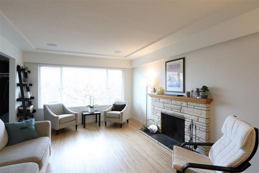 listing image 1102843035889019965