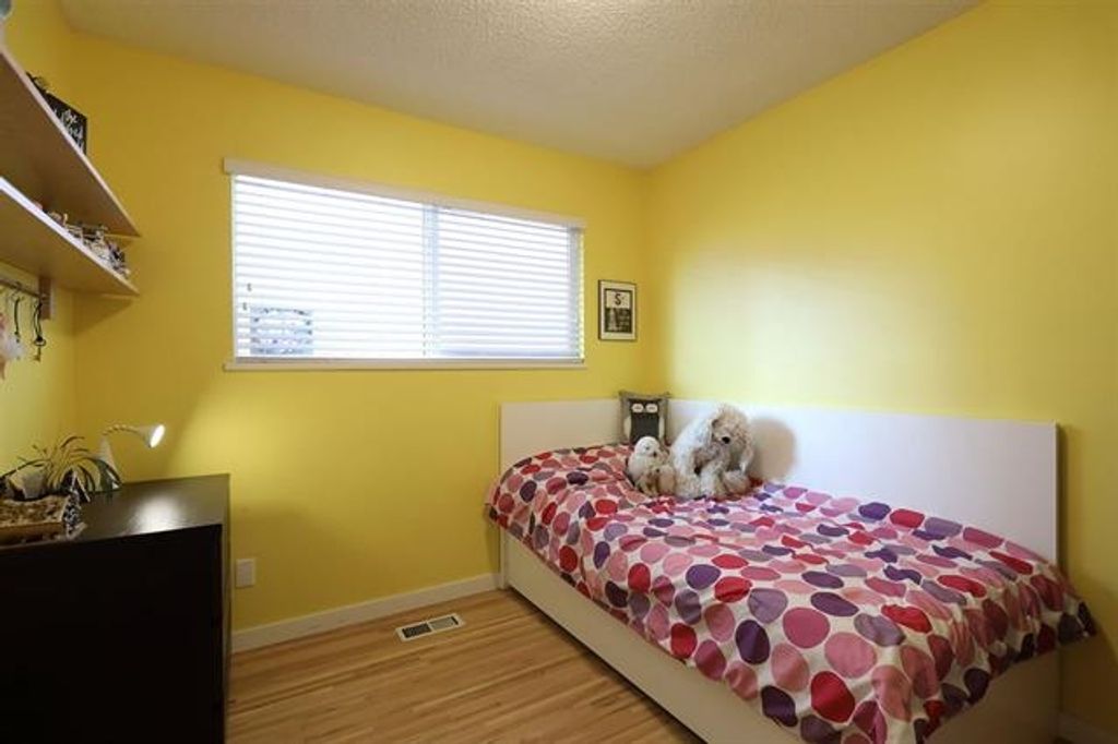 listing image 1102865107524327621