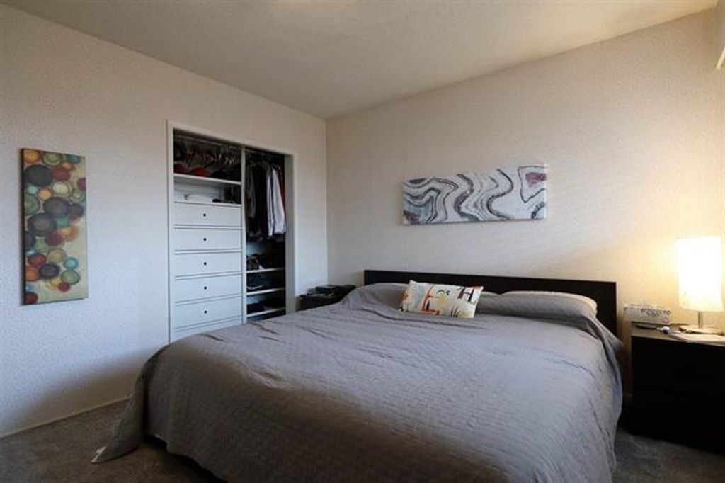 listing image 1102880222818767771
