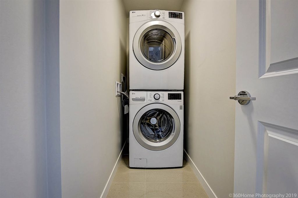 listing image 1101458592114413891