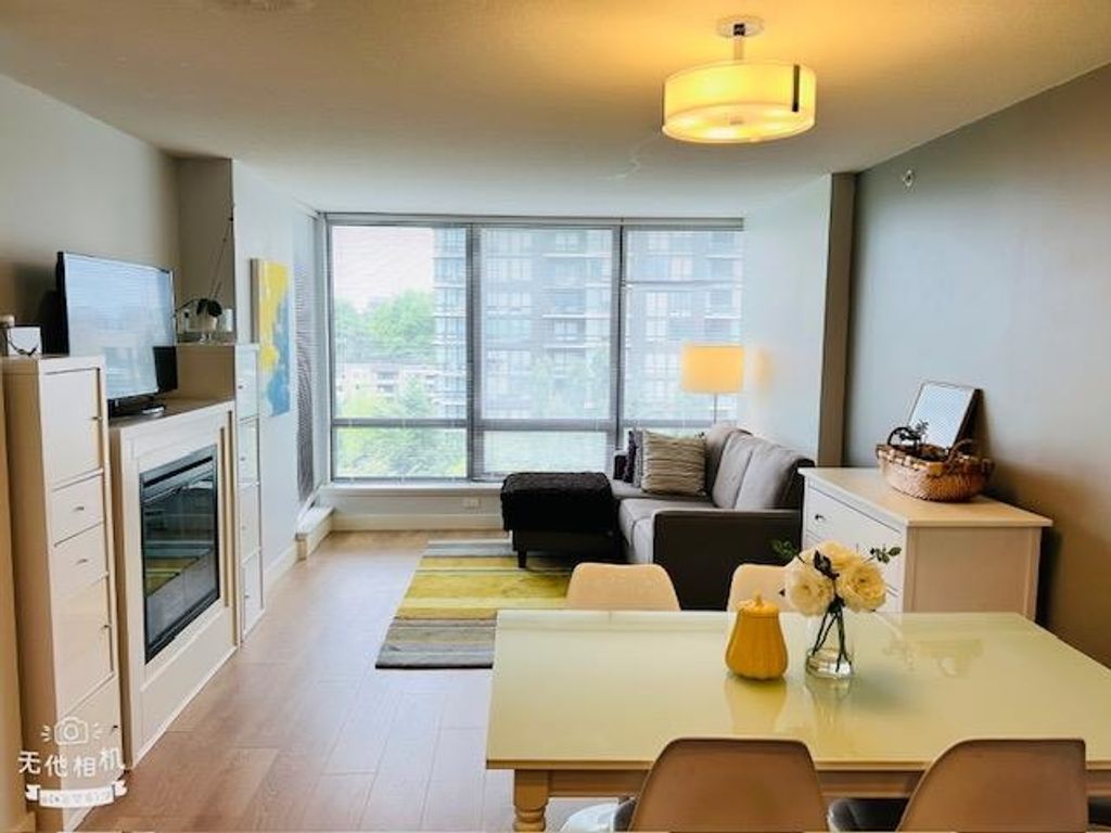 listing image 1108702393250085053
