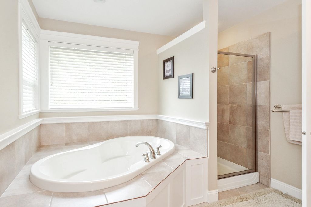 listing image 1102763154243177224