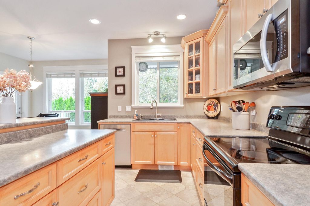 listing image 1103341592340372425