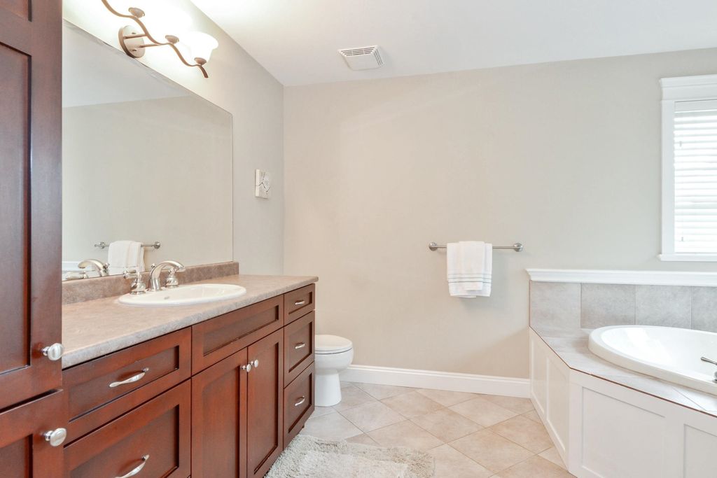 listing image 1104368093615578463