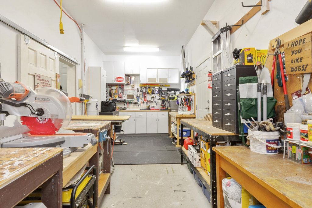 listing image 1106700181125393743