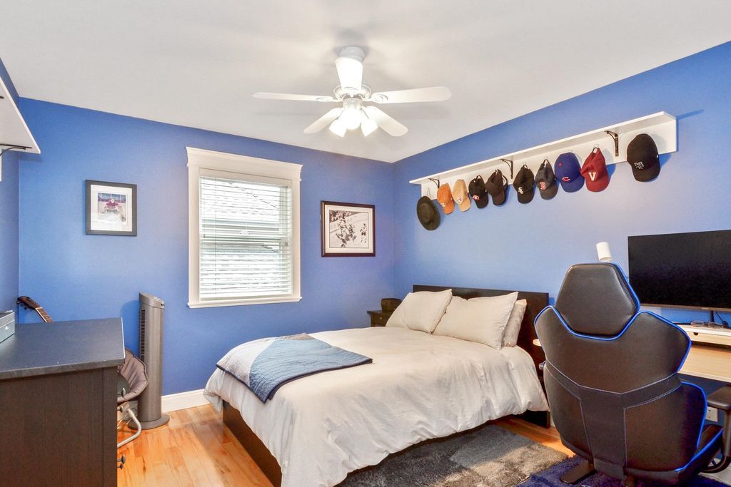 listing image 1103850643574325810