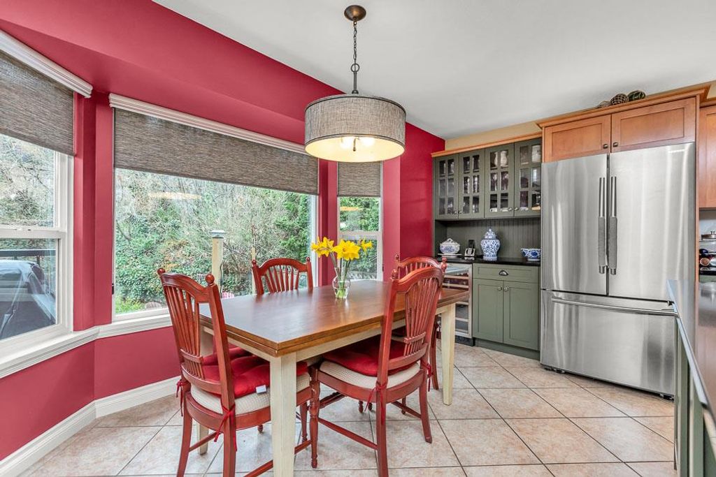 listing image 1103657477925062274