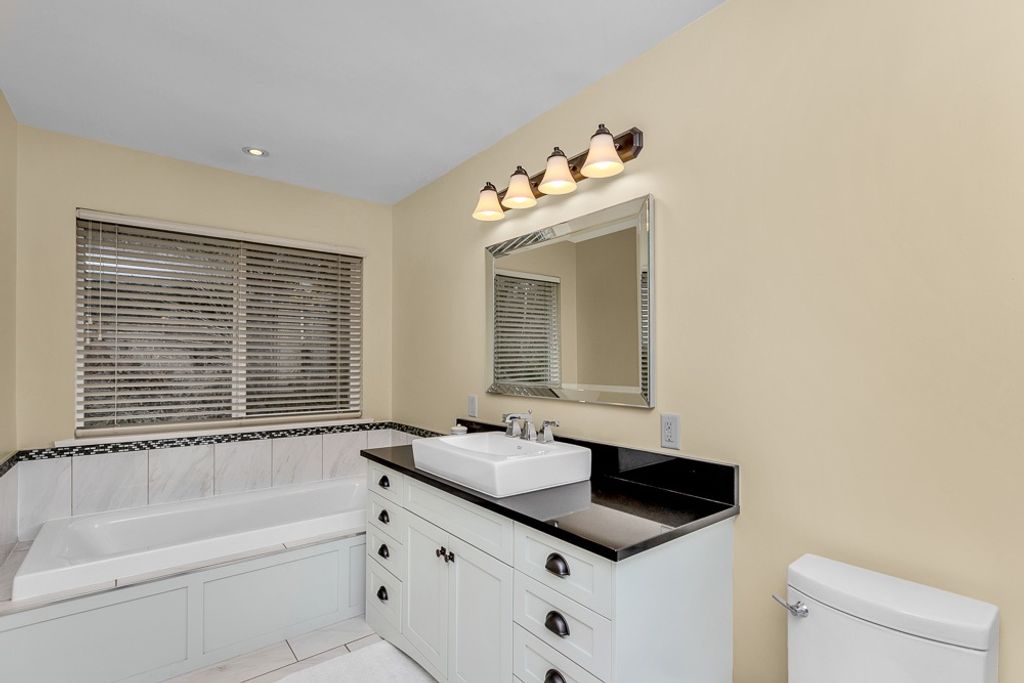 listing image 1104829848545755952