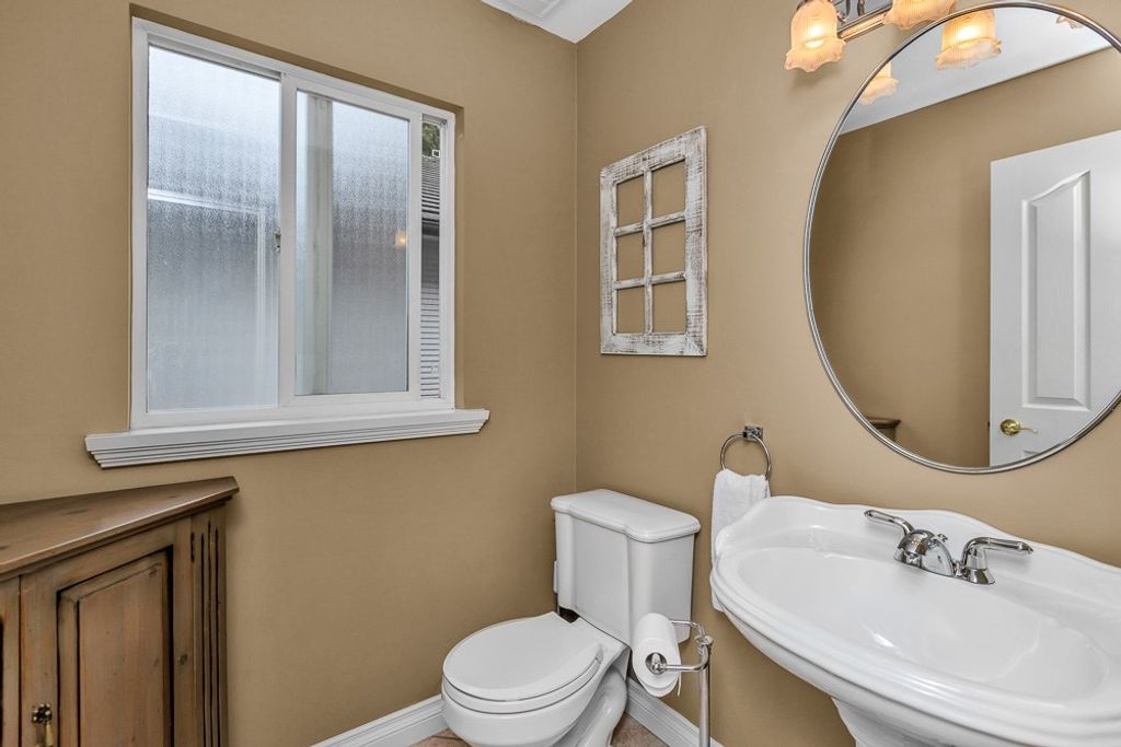 listing image 1104275865471488838