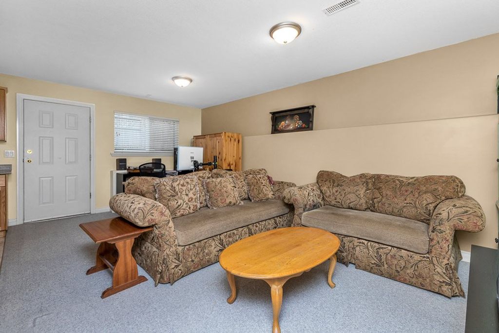 listing image 1104686095560835590